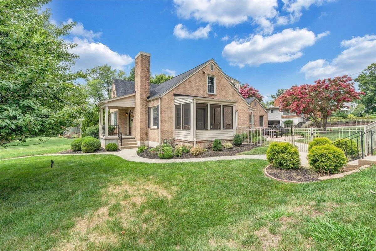 27 Hawthorn RD - Photo 3