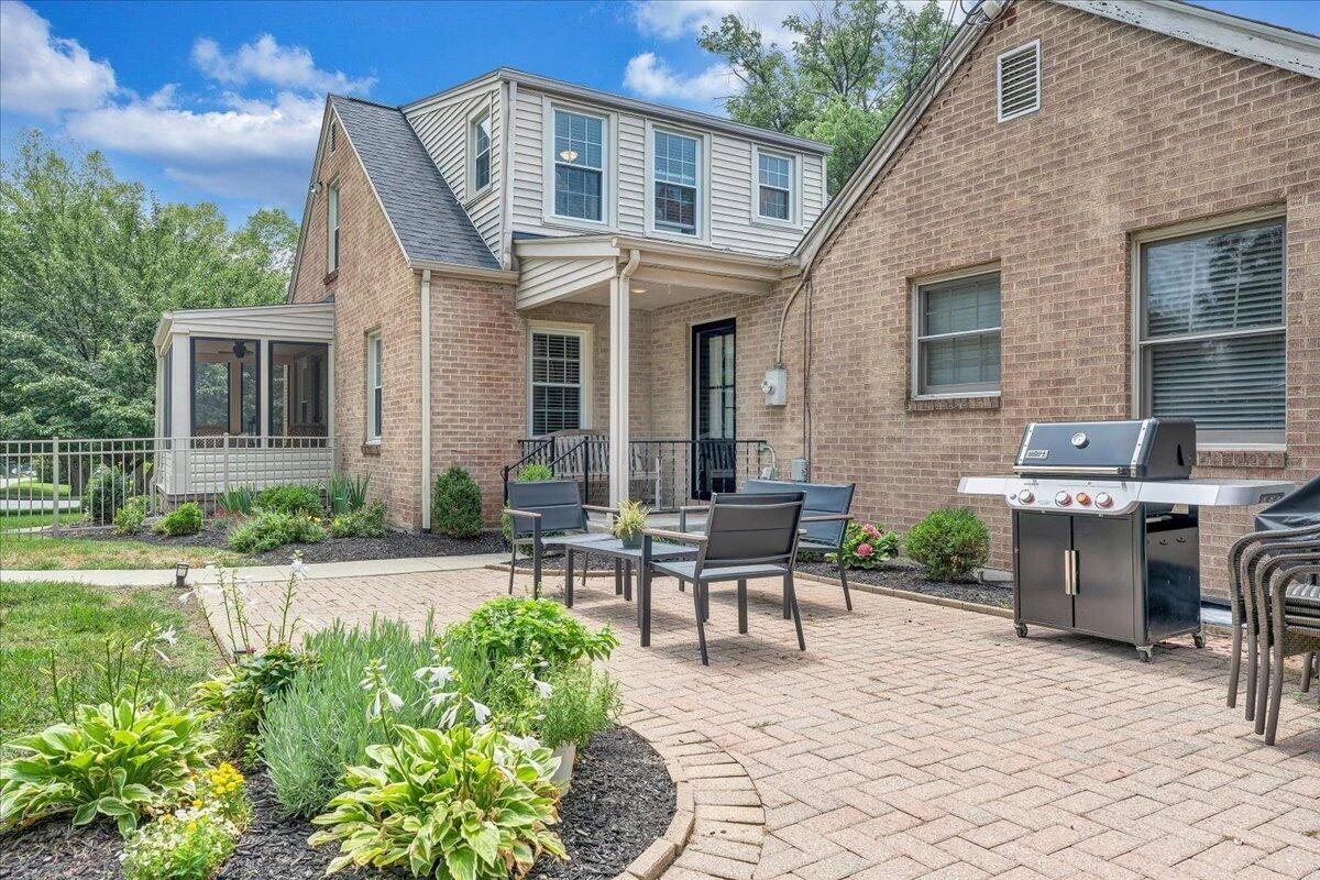 27 Hawthorn RD - Photo 5