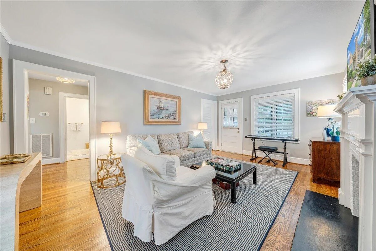 27 Hawthorn RD - Photo 8