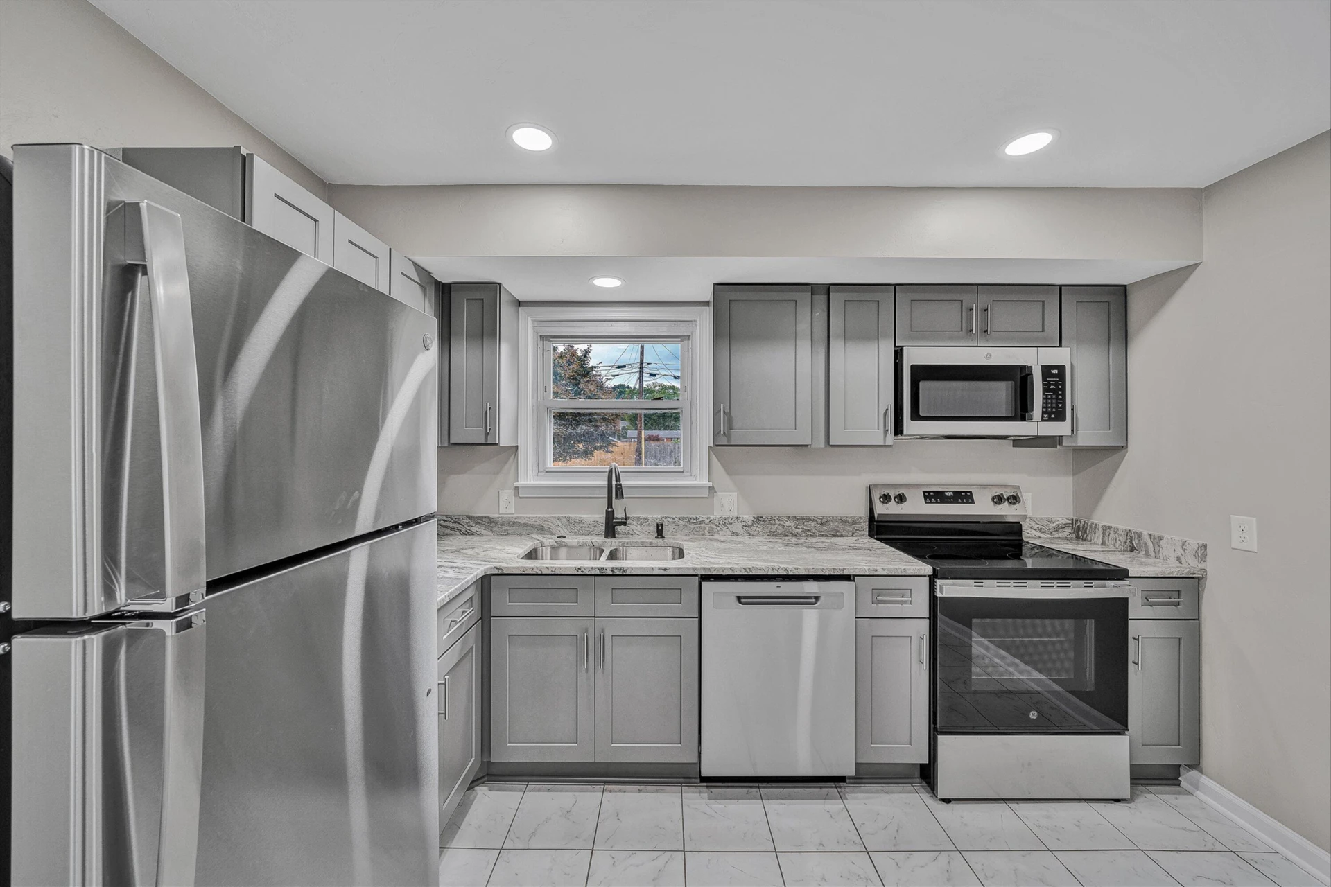 125 Verndale DR - Photo 3