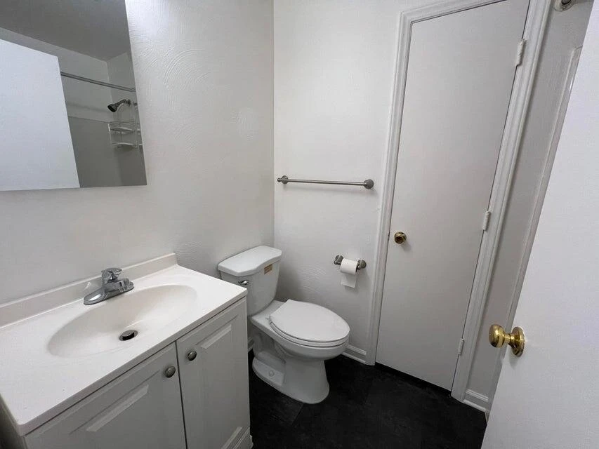 1622 Salem AVE SW - Photo 5