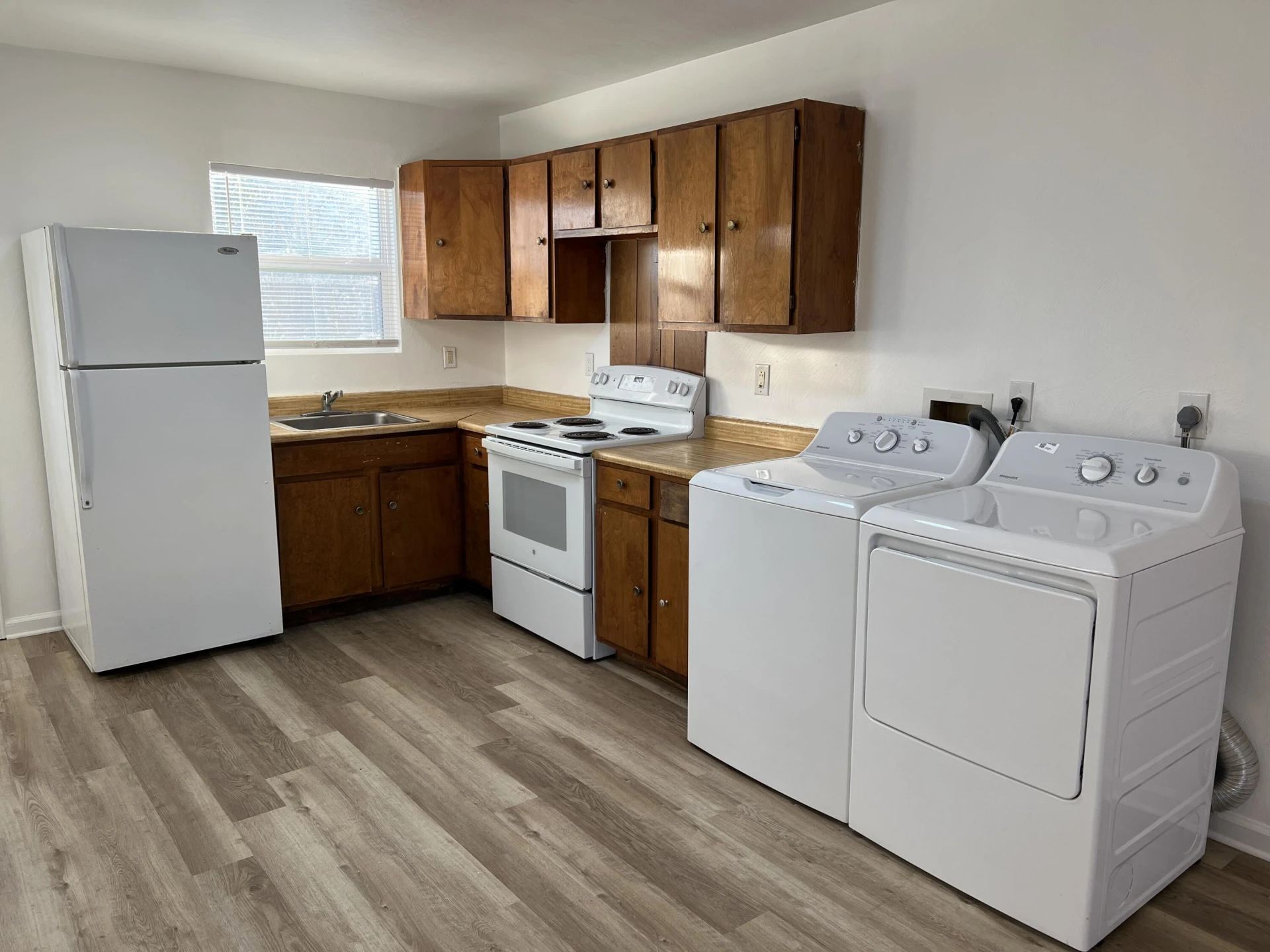 1622 Salem AVE SW - Photo 8