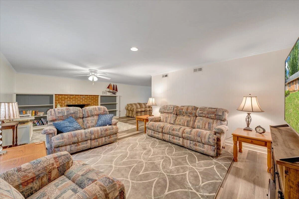 1903 Maylin DR - Photo 38