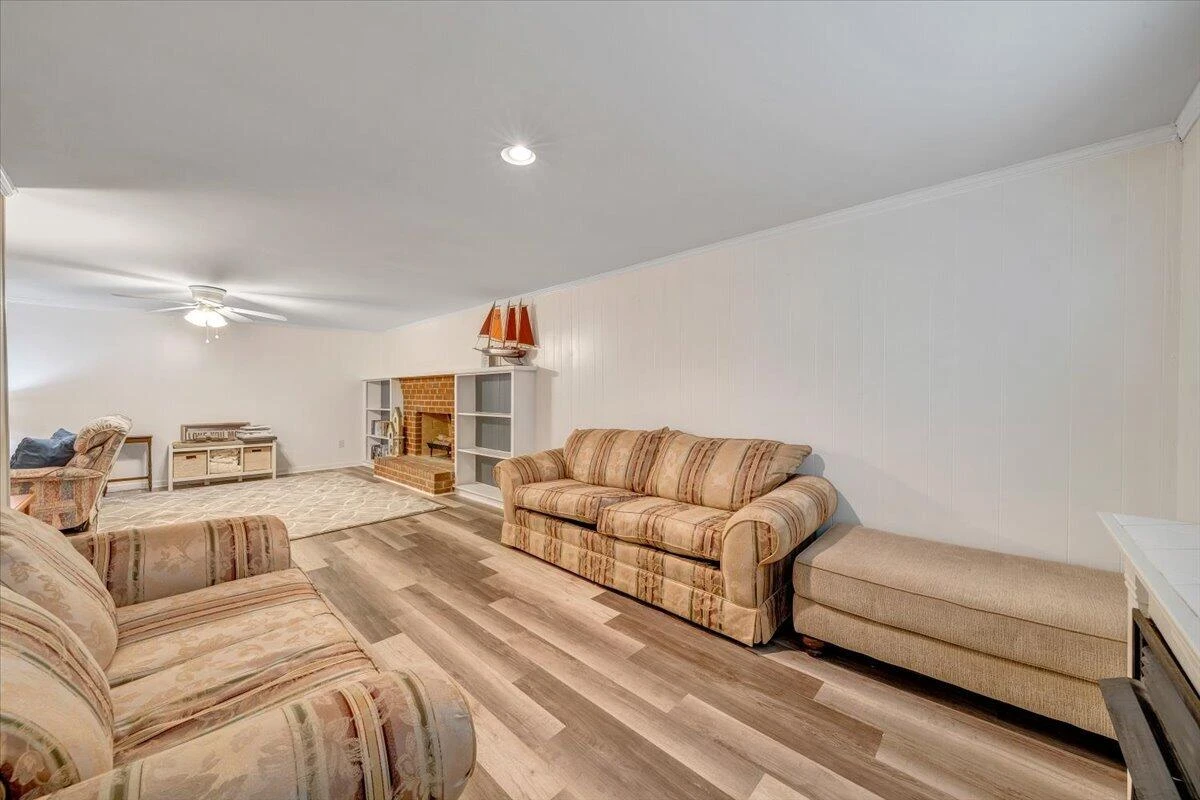 1903 Maylin DR - Photo 43