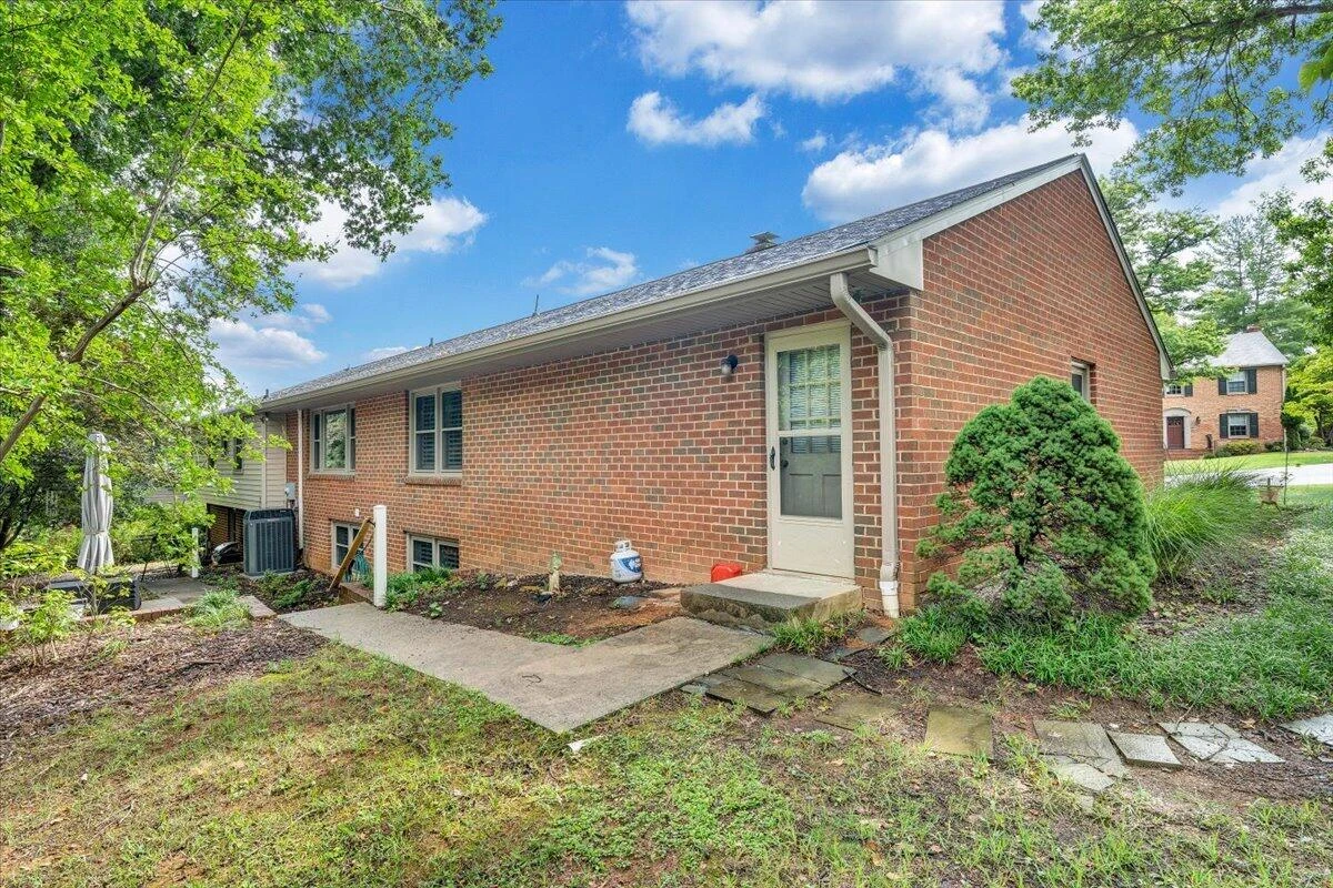 1903 Maylin DR - Photo 59