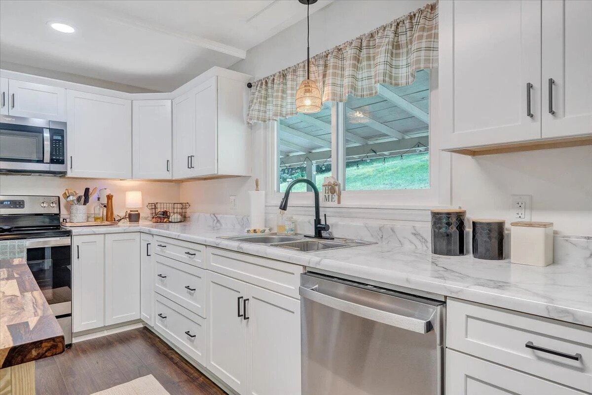 8580 Martins Creek RD - Photo 11
