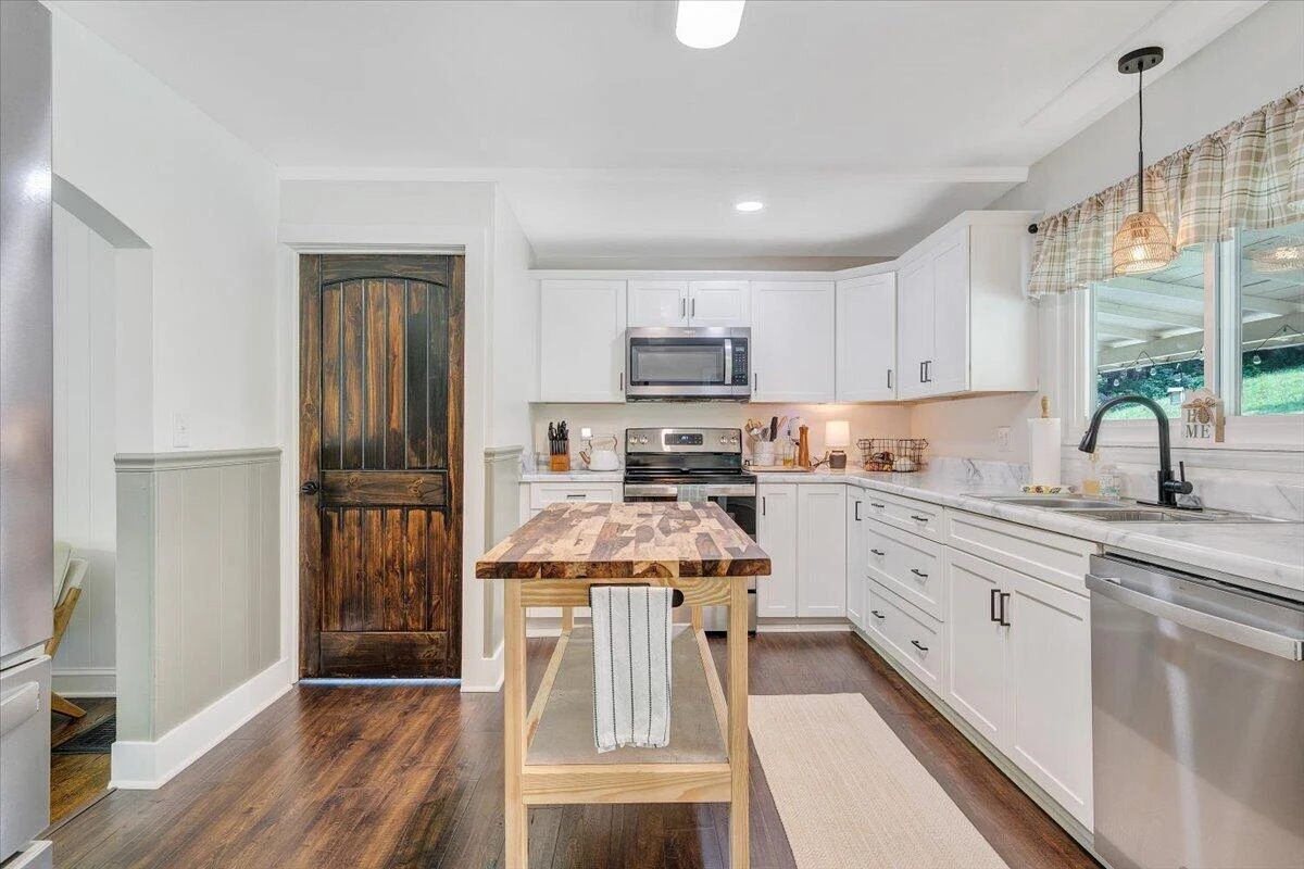 8580 Martins Creek RD - Photo 13