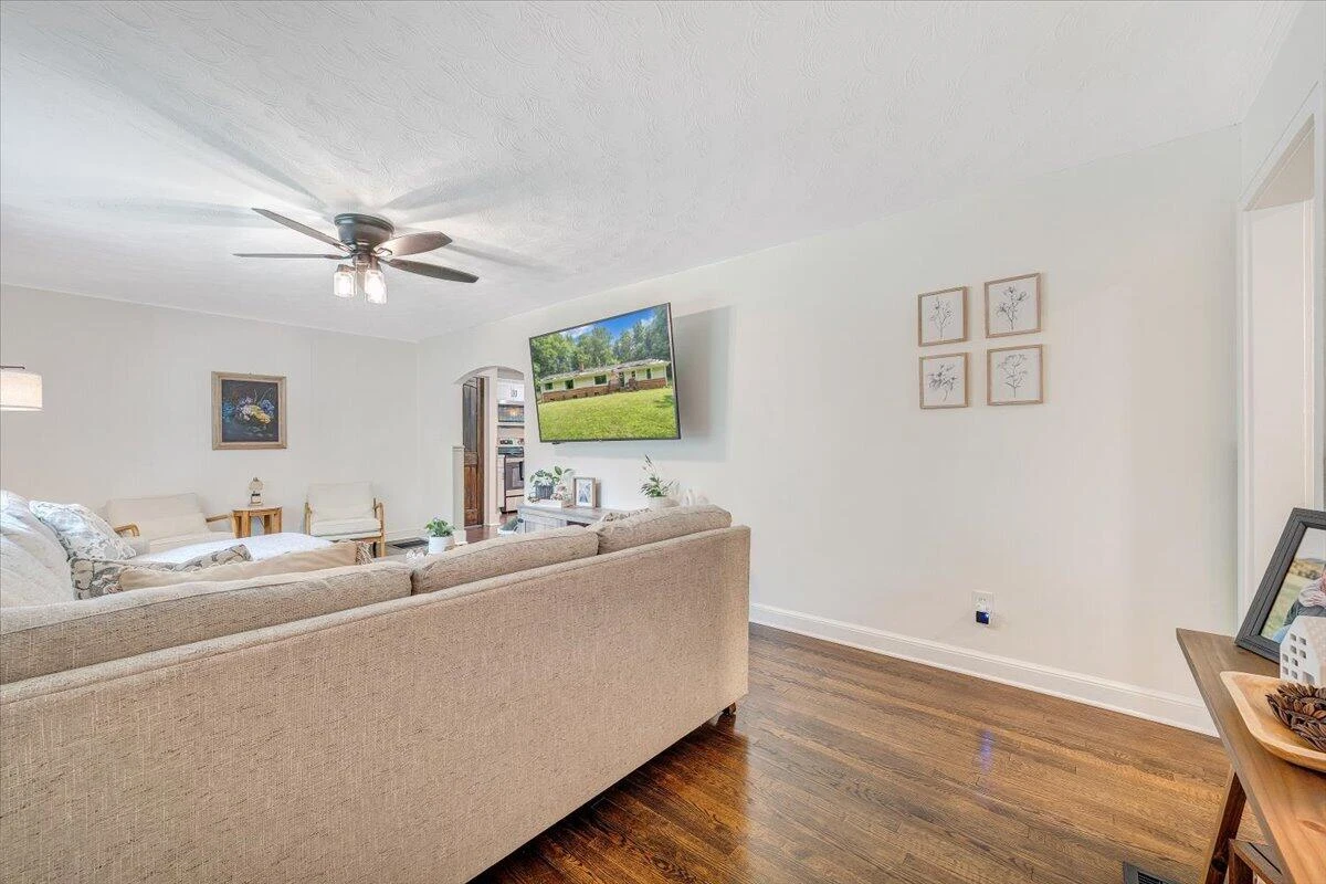 8580 Martins Creek RD - Photo 3