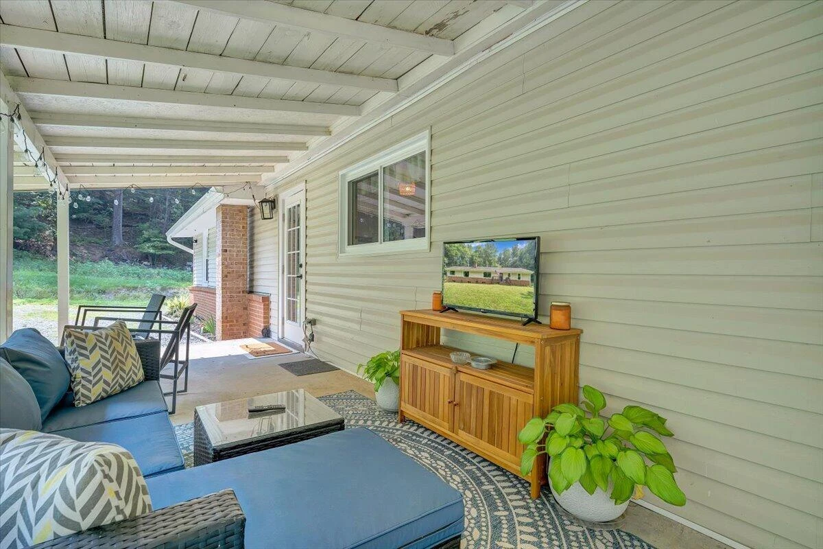 8580 Martins Creek RD - Photo 44