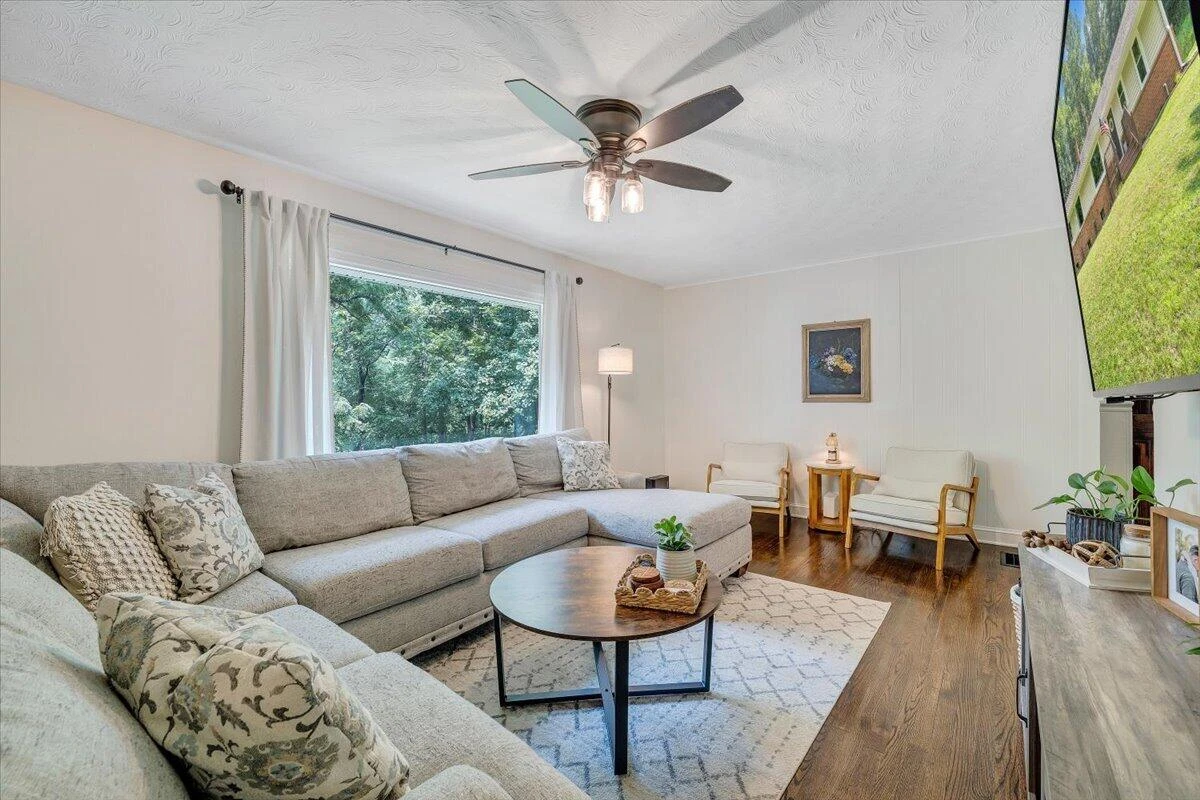8580 Martins Creek RD - Photo 5
