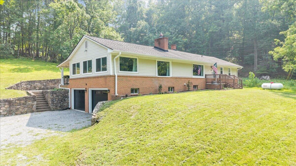 8580 Martins Creek RD - Photo 52