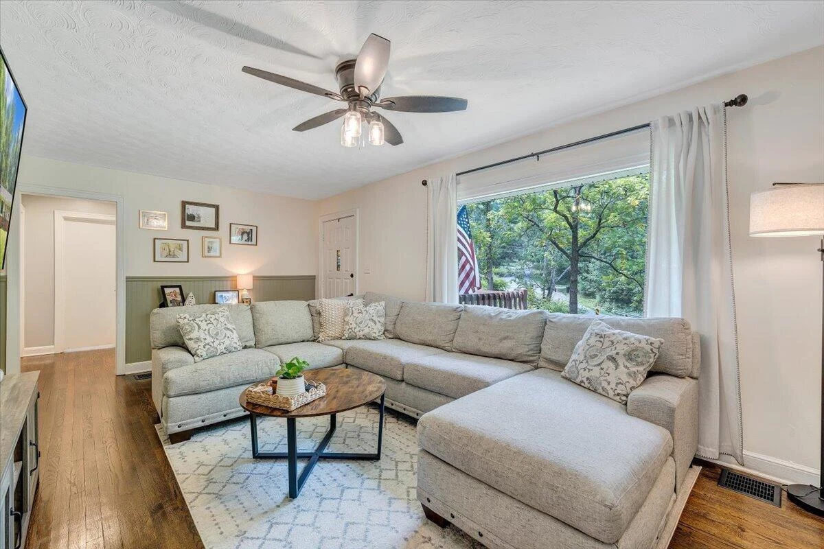 8580 Martins Creek RD - Photo 6