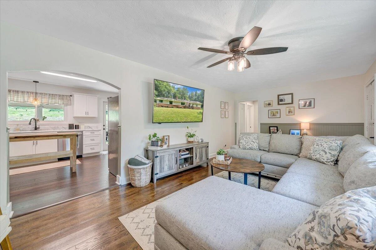 8580 Martins Creek RD - Photo 8