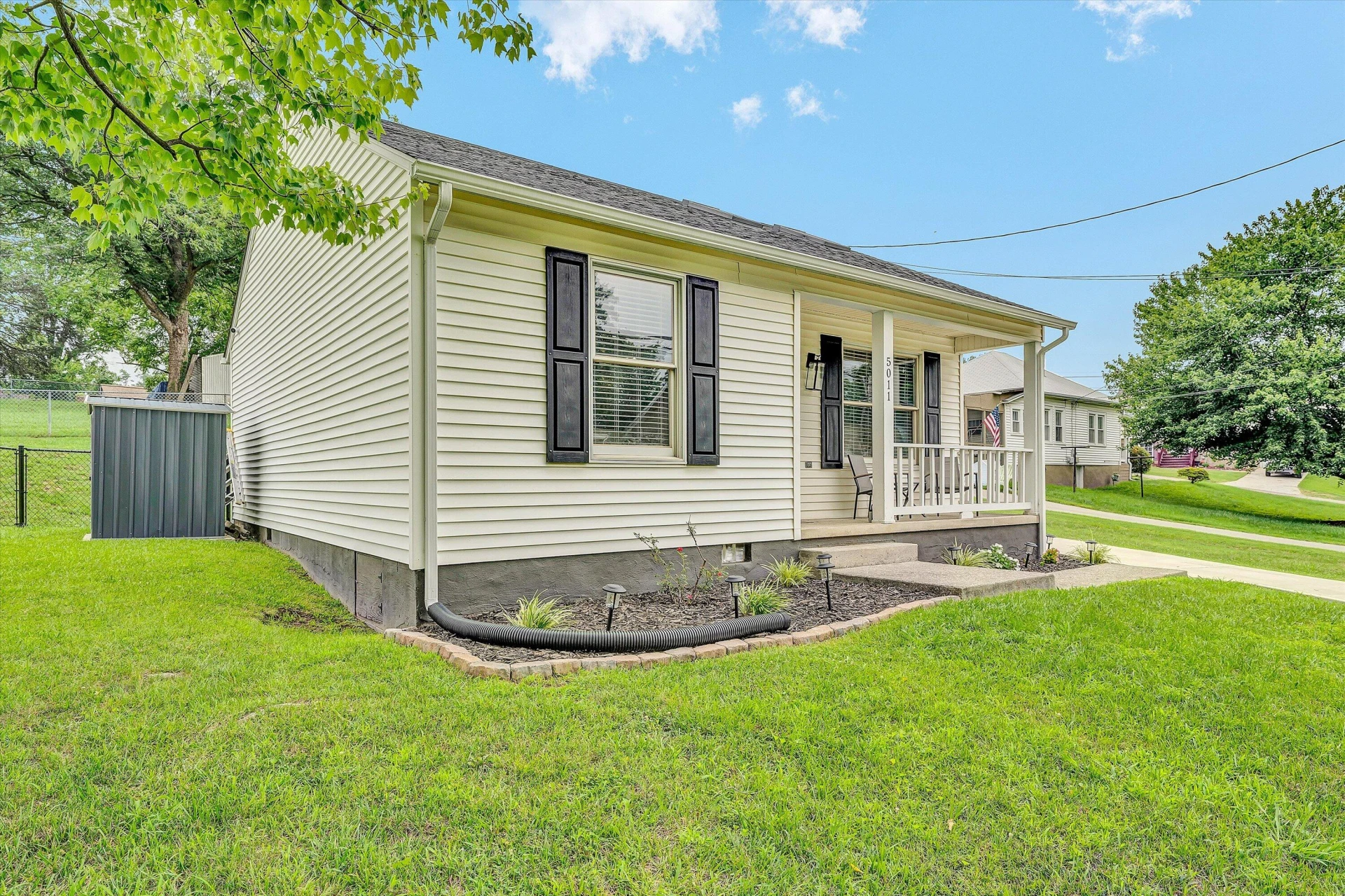 5011 Springfield AVE NW - Photo 3