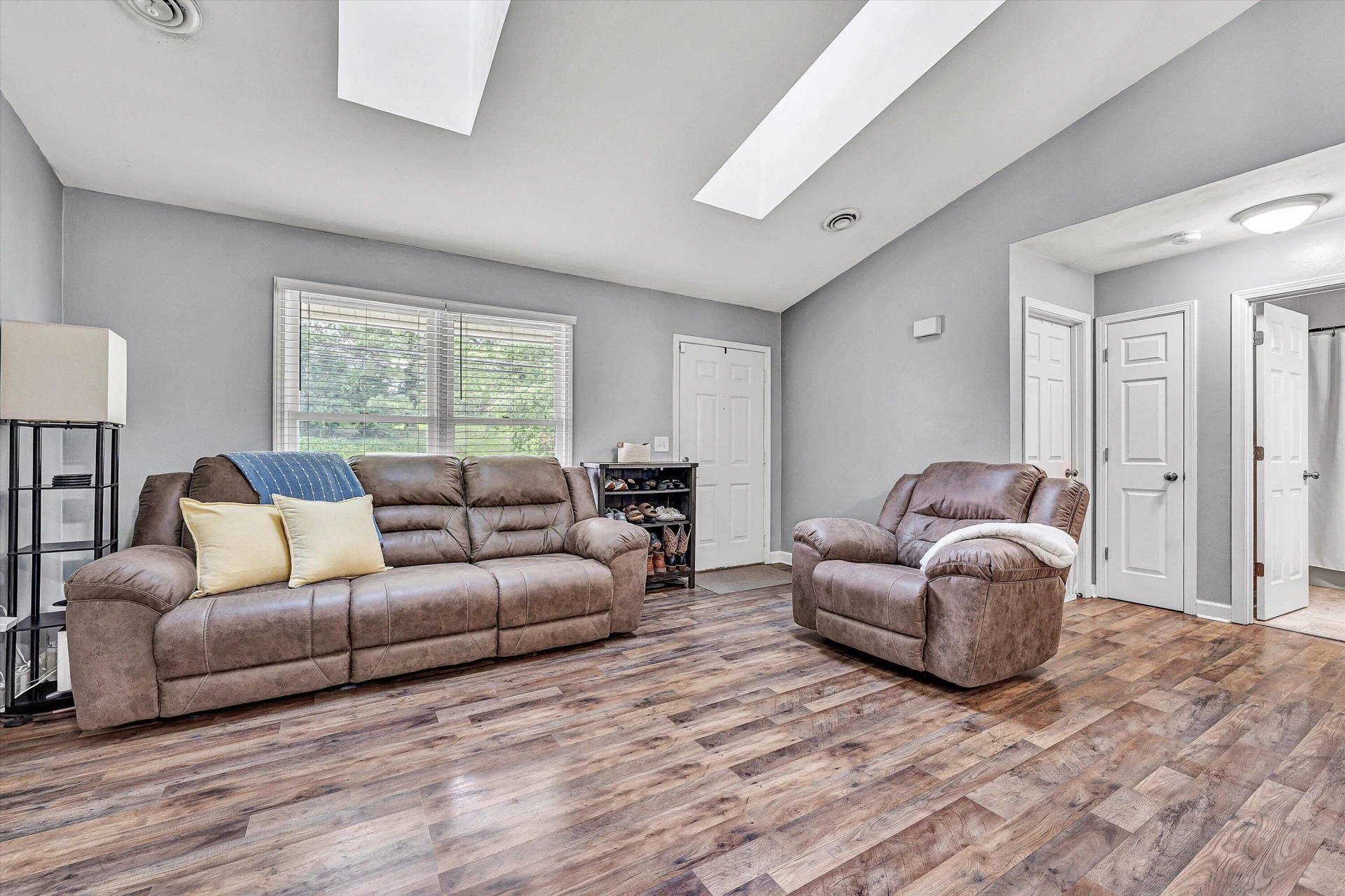 5011 Springfield AVE NW - Photo 4