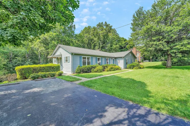 250 Knollwood DR