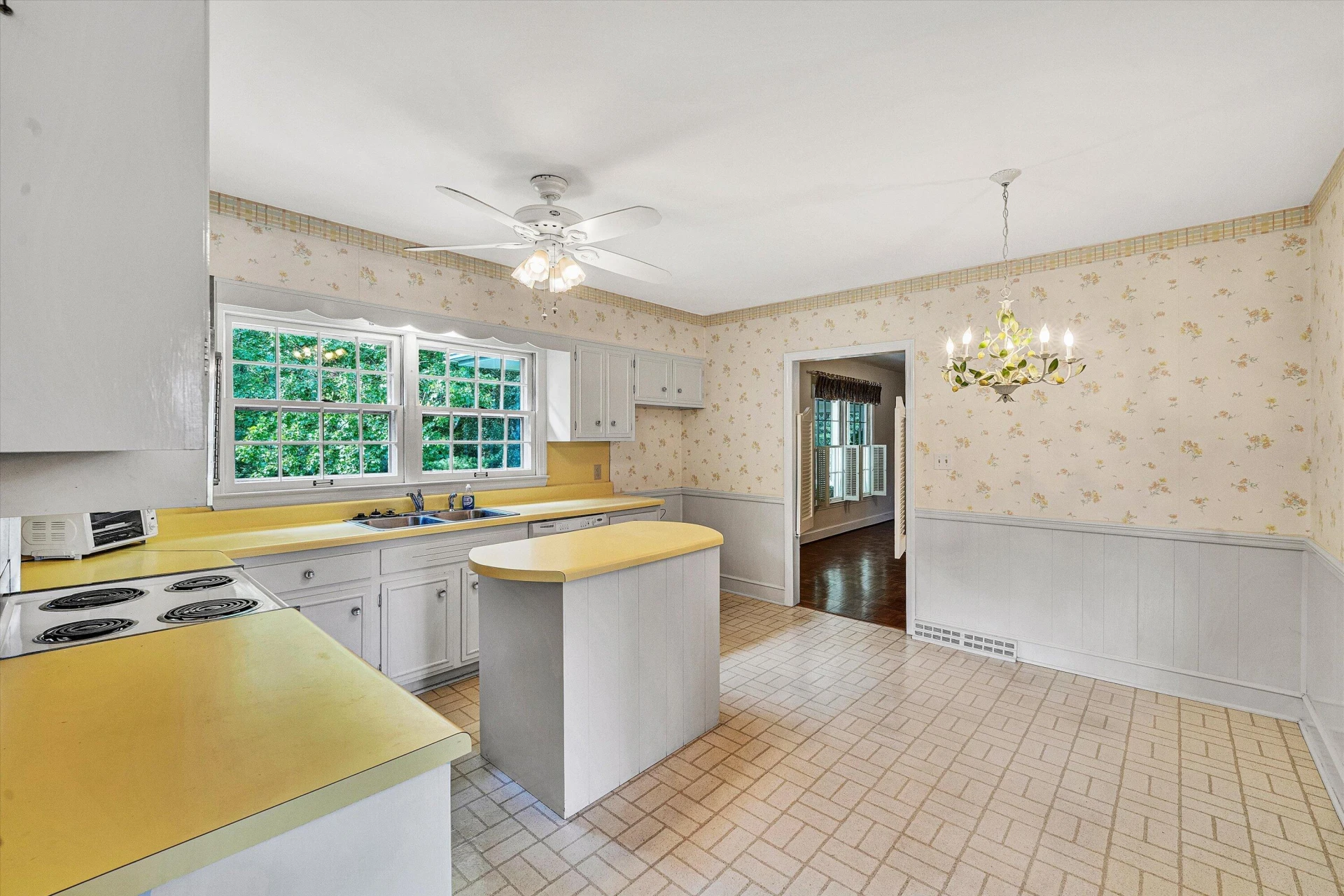 250 Knollwood DR - Photo 10