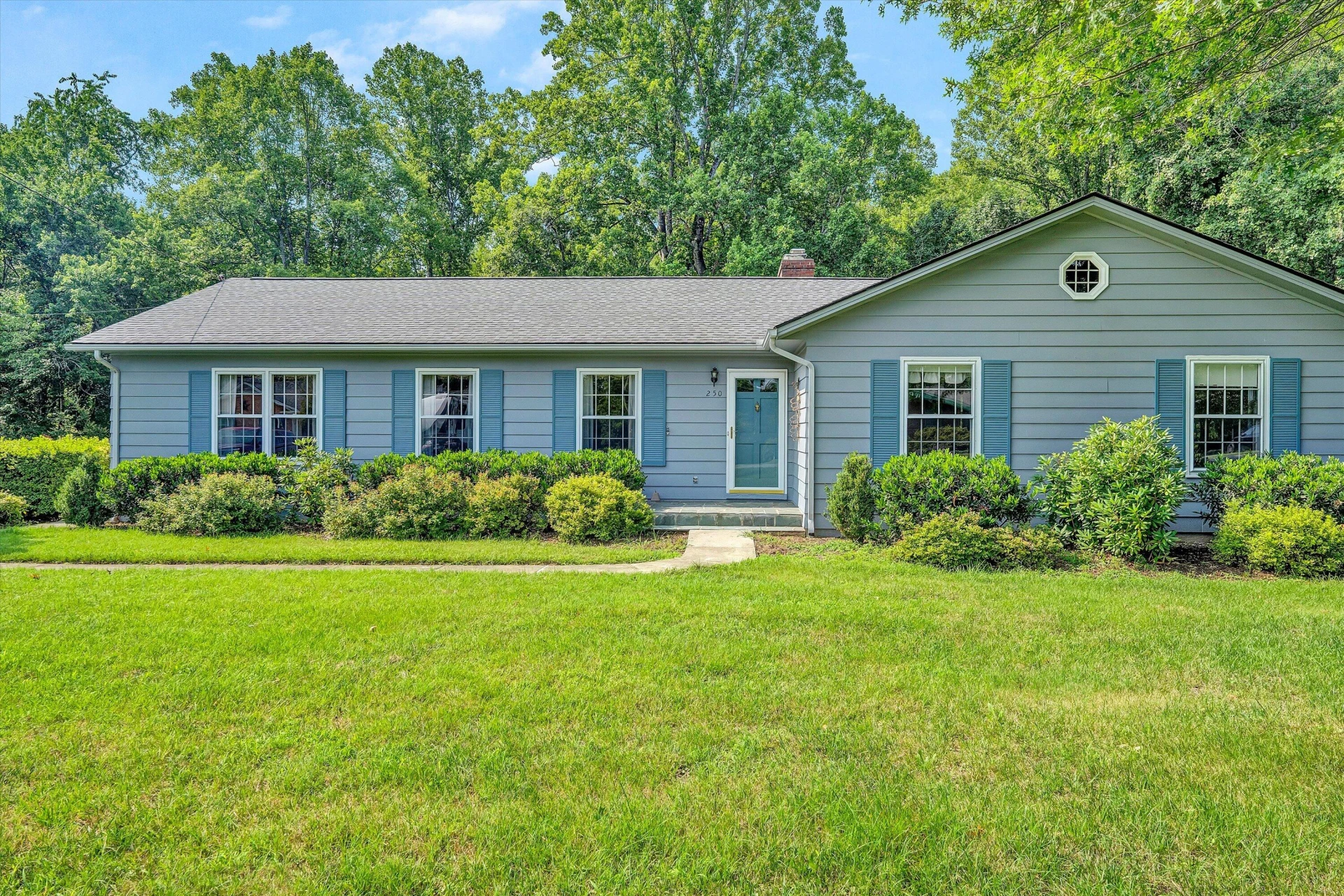 250 Knollwood DR - Photo 2