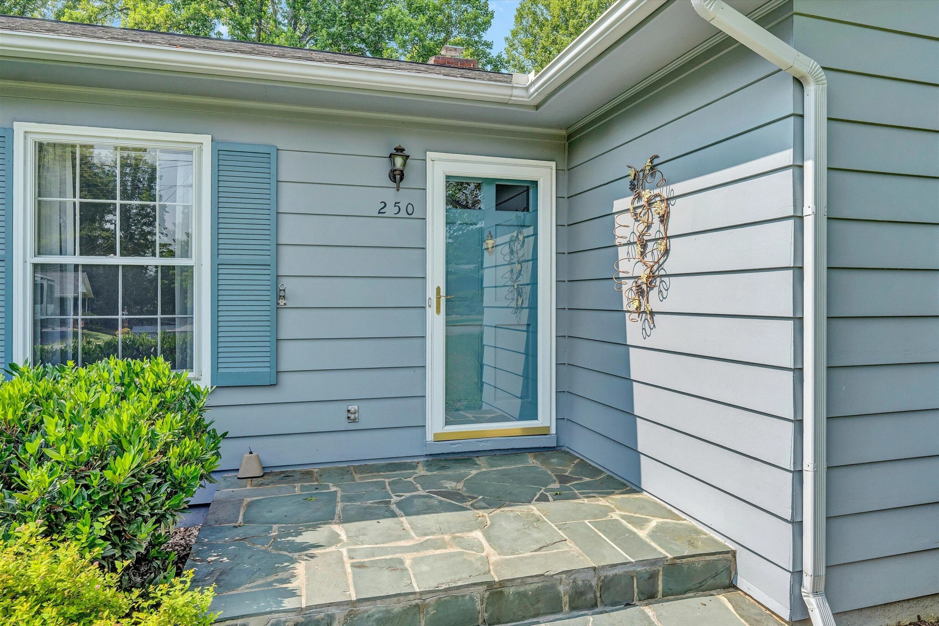 250 Knollwood DR - Photo 3