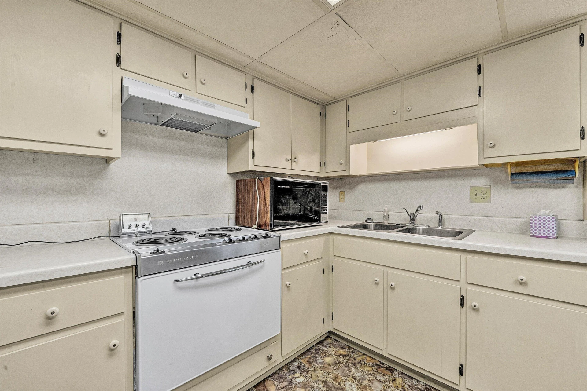 250 Knollwood DR - Photo 35