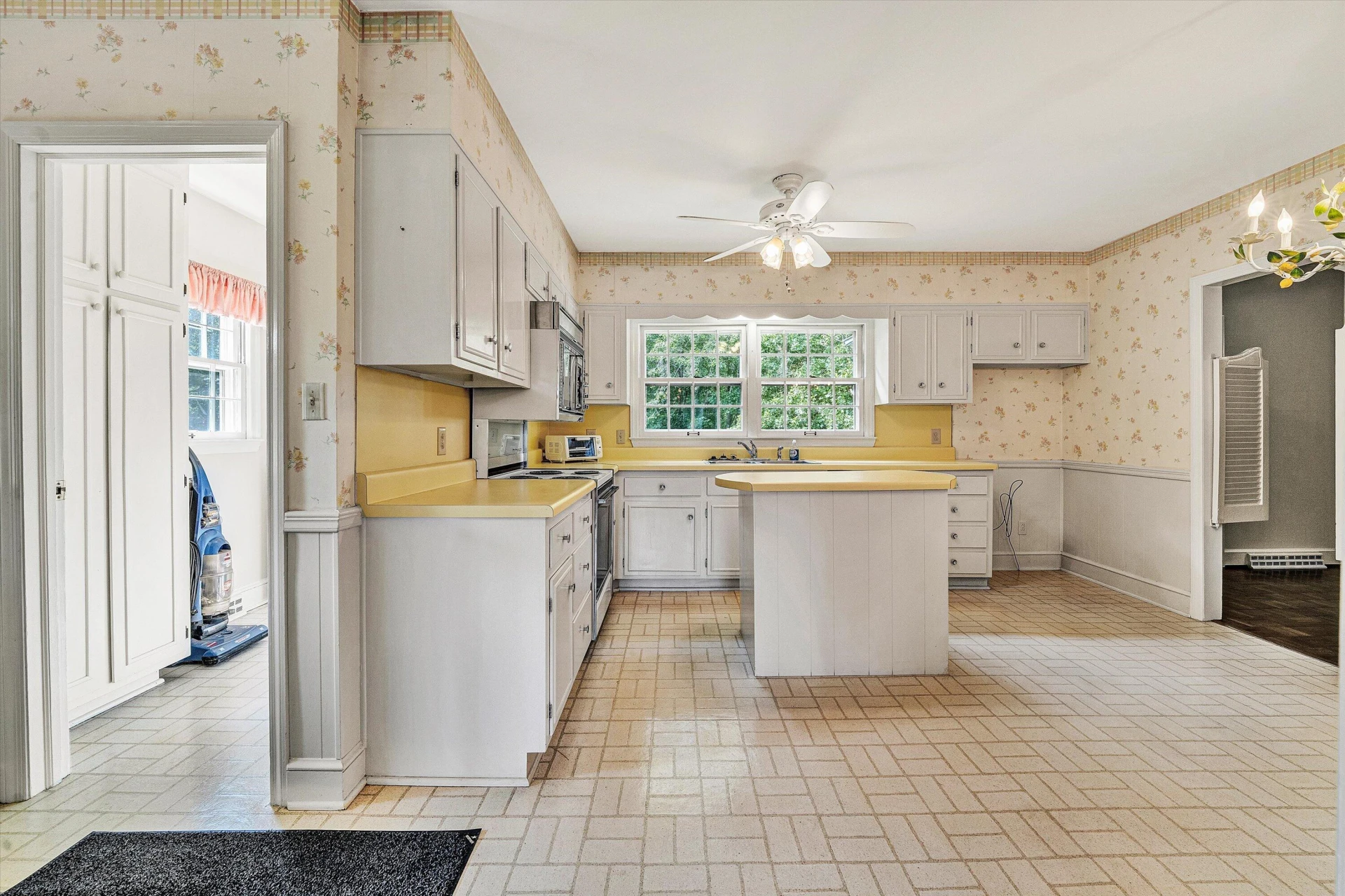 250 Knollwood DR - Photo 9