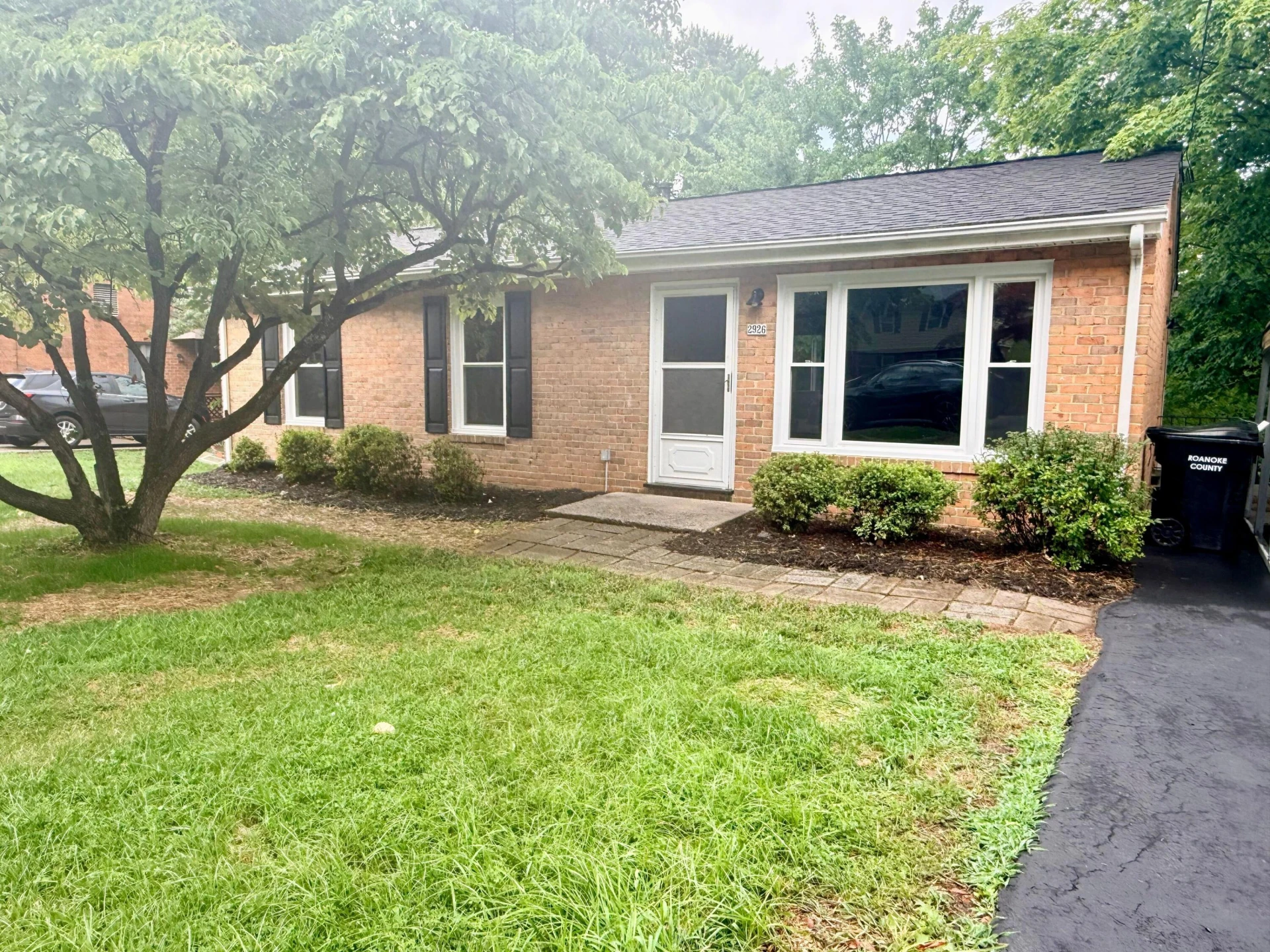 2926 Creekwood DR - Photo 2