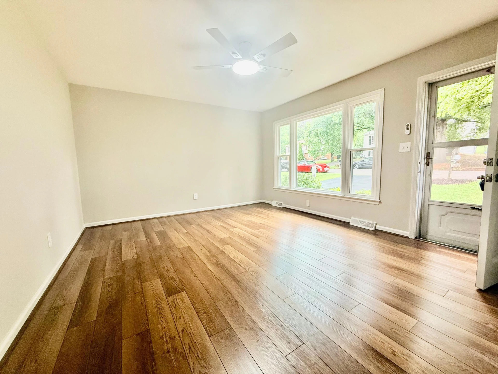2926 Creekwood DR - Photo 3