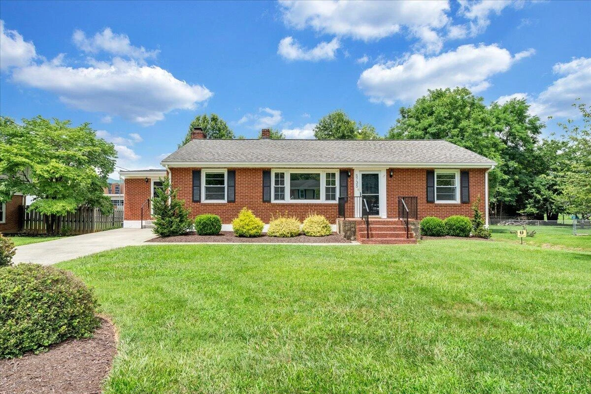 5735 Knowles DR
