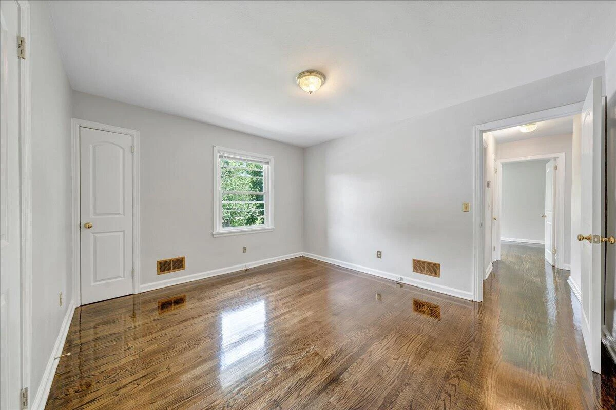 5735 Knowles DR - Photo 14