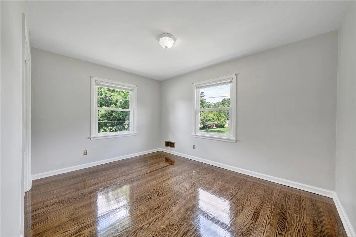 5735 Knowles DR - Photo 15