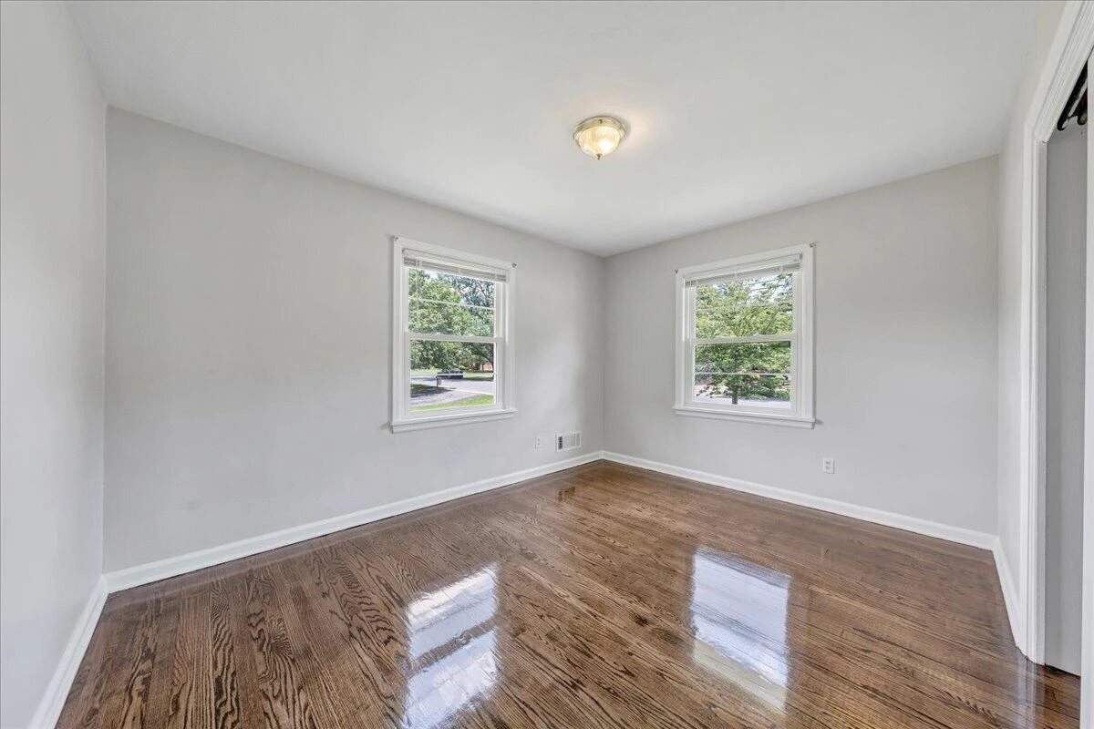5735 Knowles DR - Photo 16