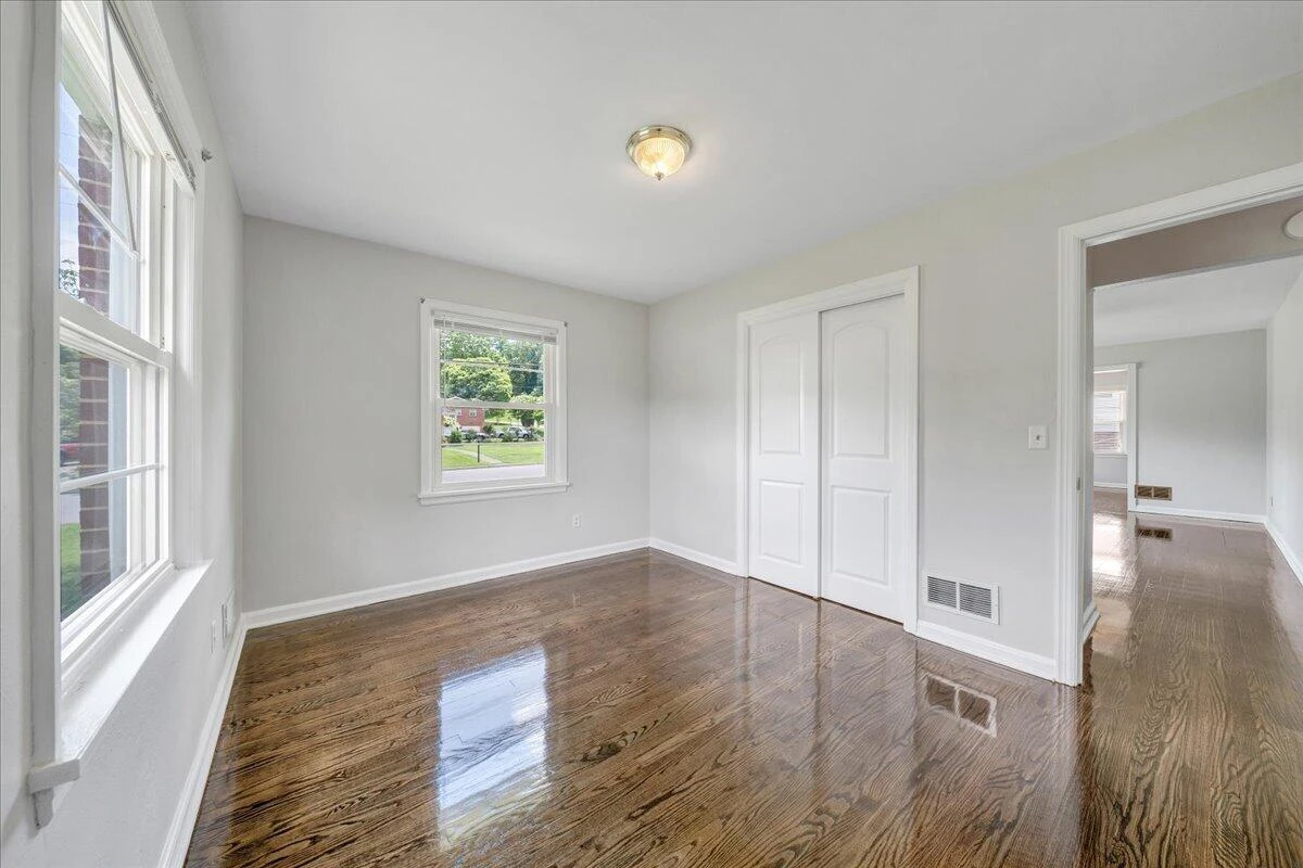 5735 Knowles DR - Photo 17