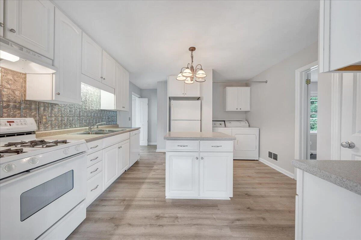 5735 Knowles DR - Photo 7