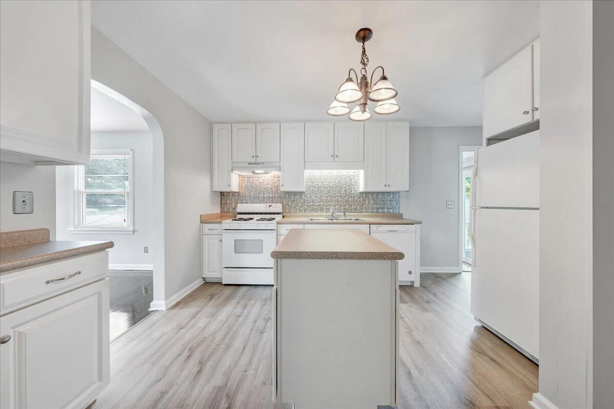 5735 Knowles DR - Photo 8