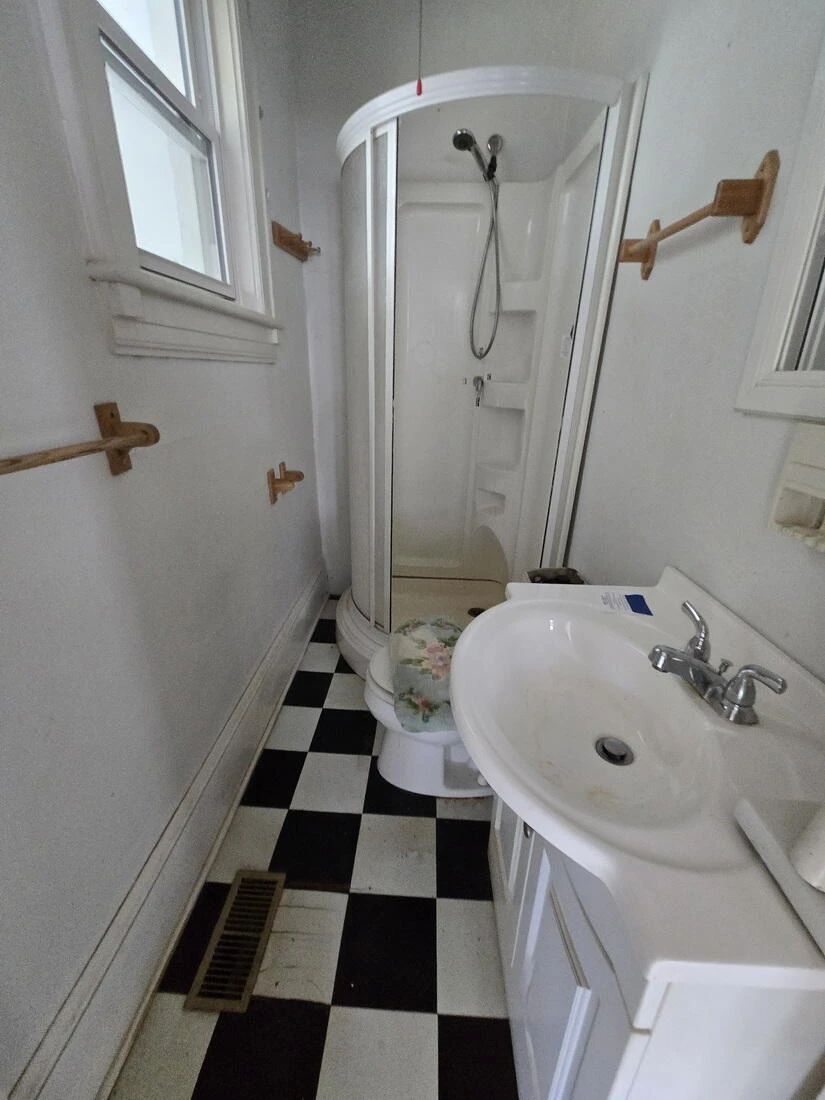 2303 King ST NE - Photo 7