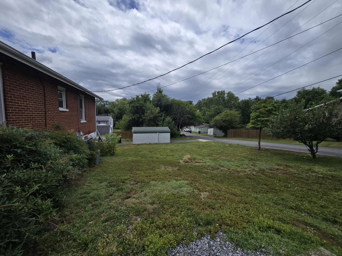 2303 King ST NE - Photo 8