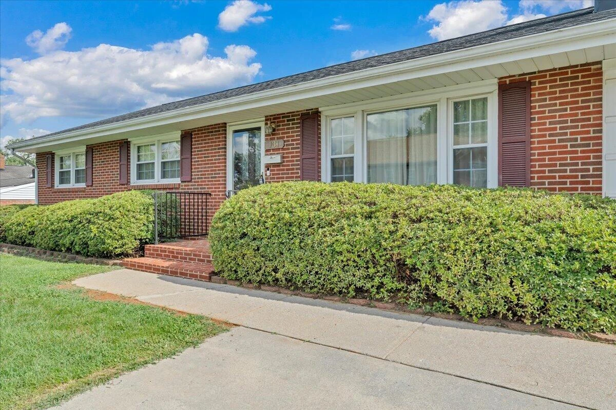 131 Maplelawn AVE NE - Photo 4