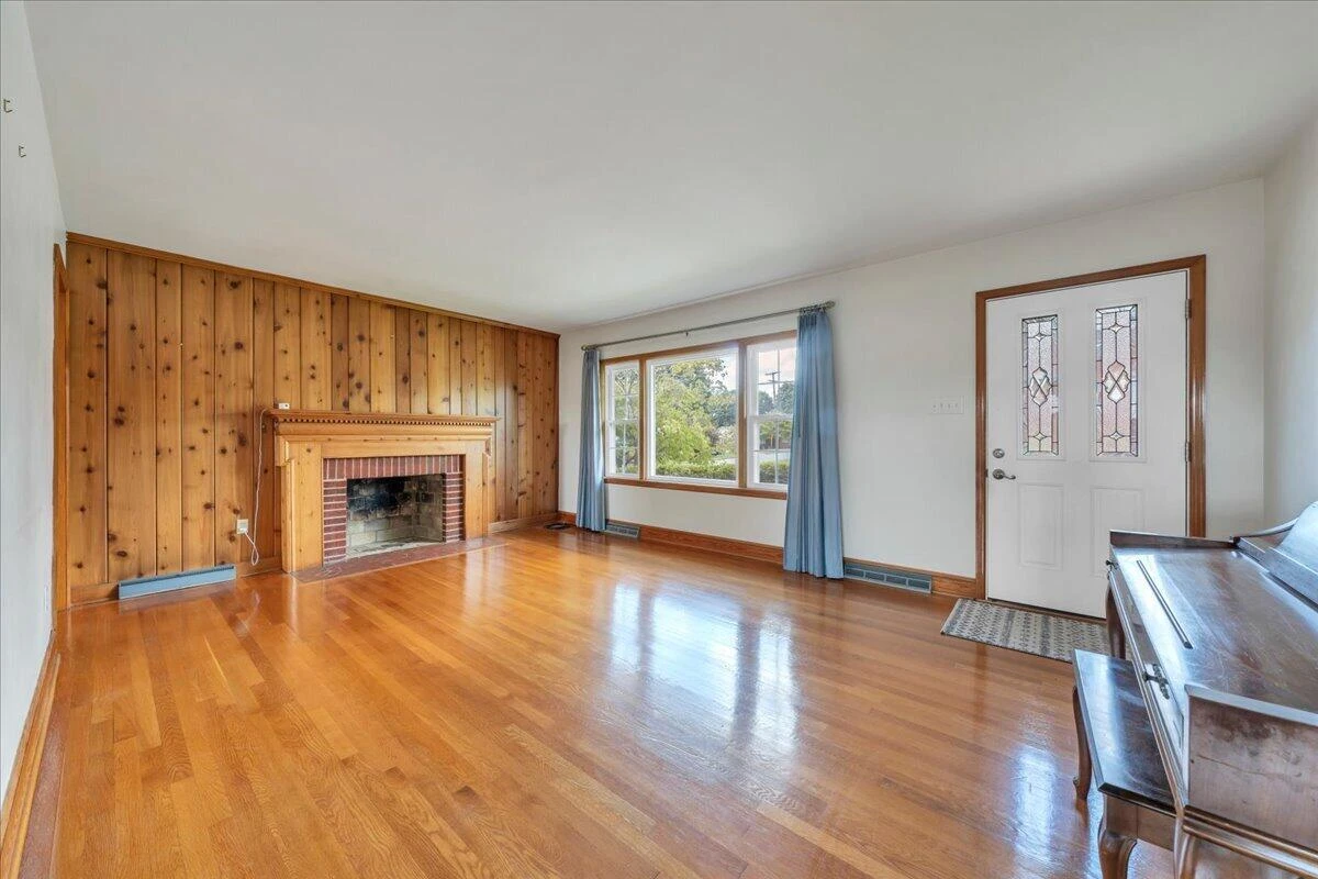 131 Maplelawn AVE NE - Photo 6