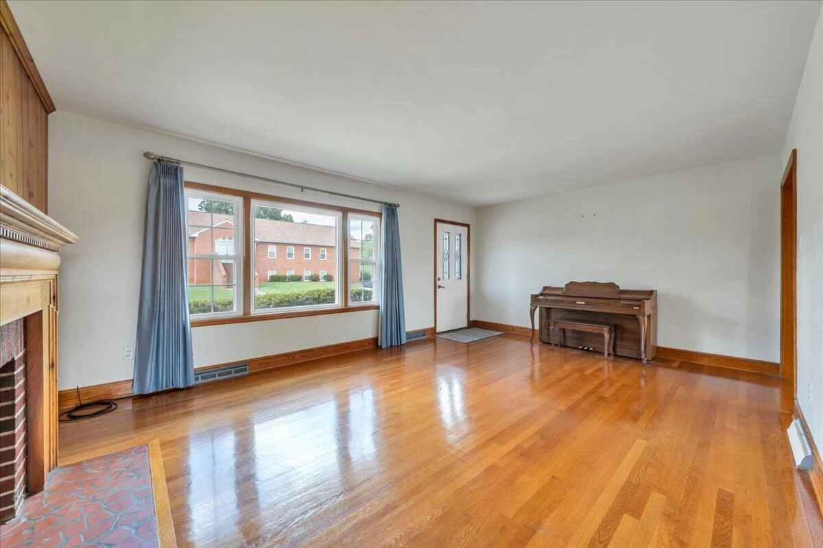 131 Maplelawn AVE NE - Photo 8