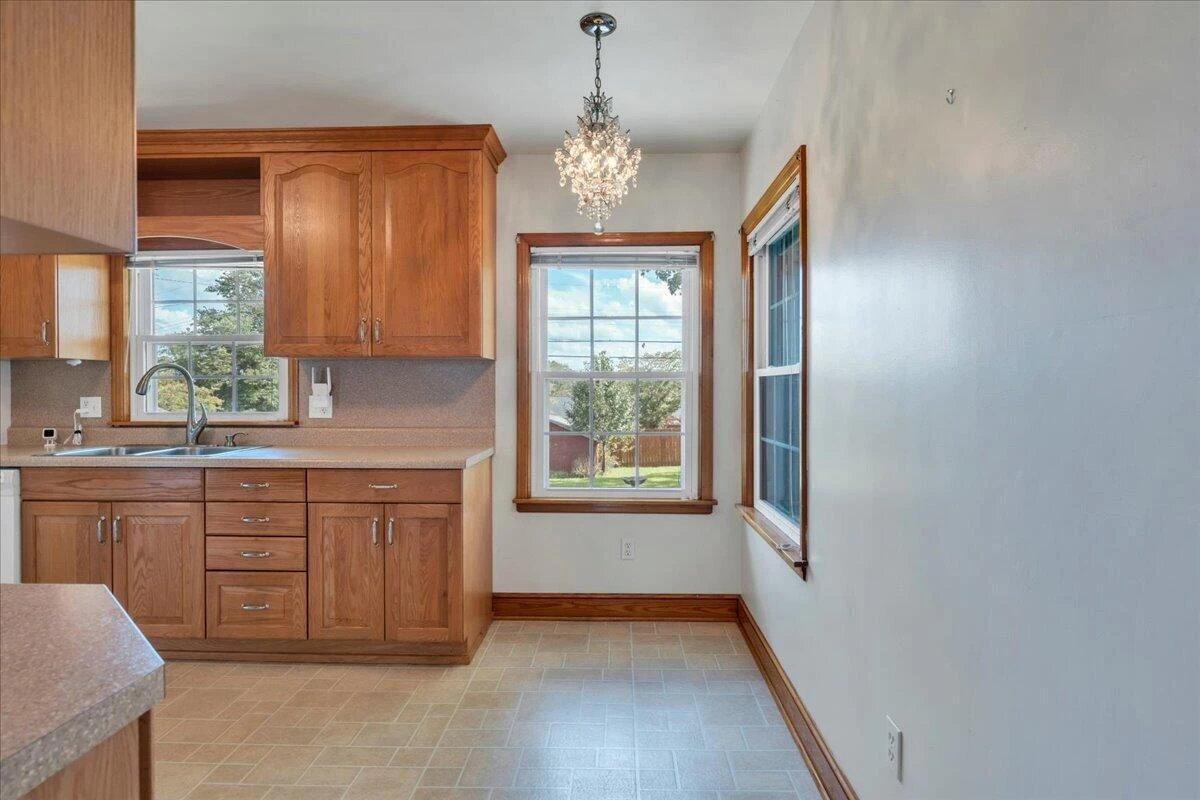 131 Maplelawn AVE NE - Photo 9