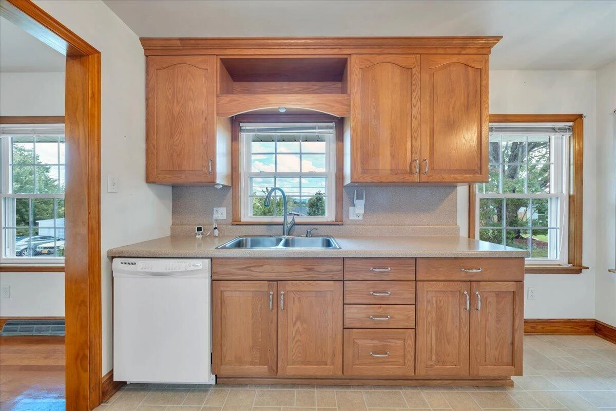 131 Maplelawn AVE NE - Photo 12