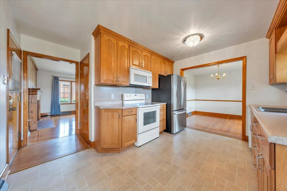 131 Maplelawn AVE NE - Photo 14