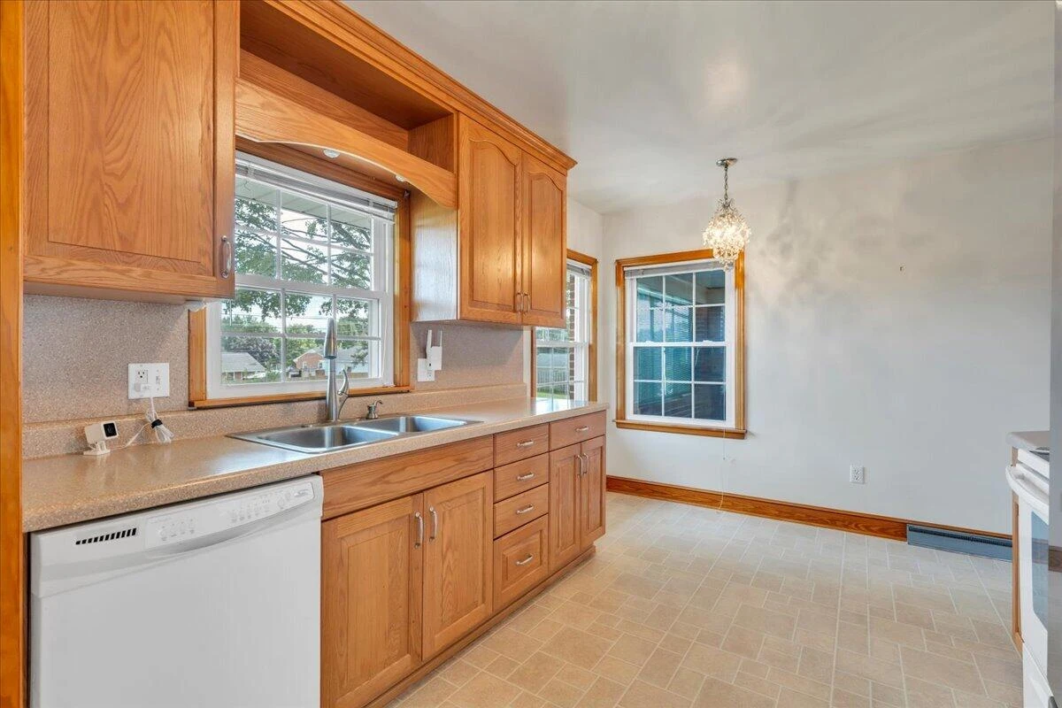 131 Maplelawn AVE NE - Photo 16