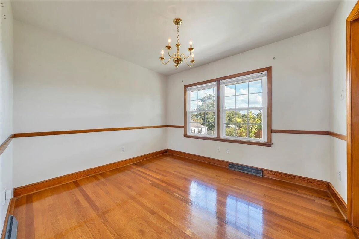 131 Maplelawn AVE NE - Photo 17