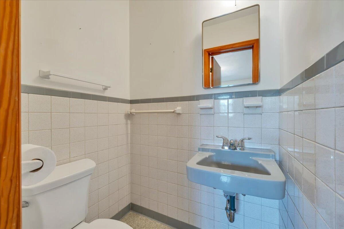 131 Maplelawn AVE NE - Photo 23