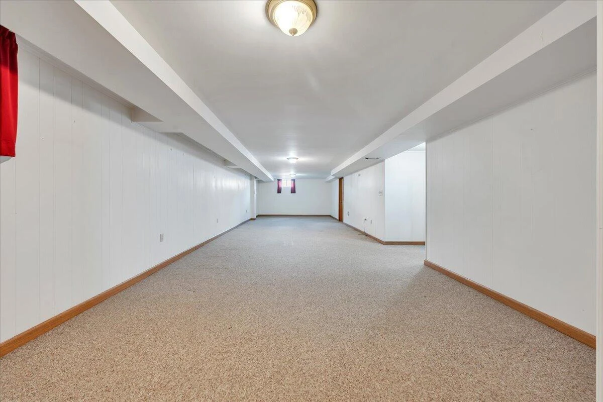 131 Maplelawn AVE NE - Photo 32