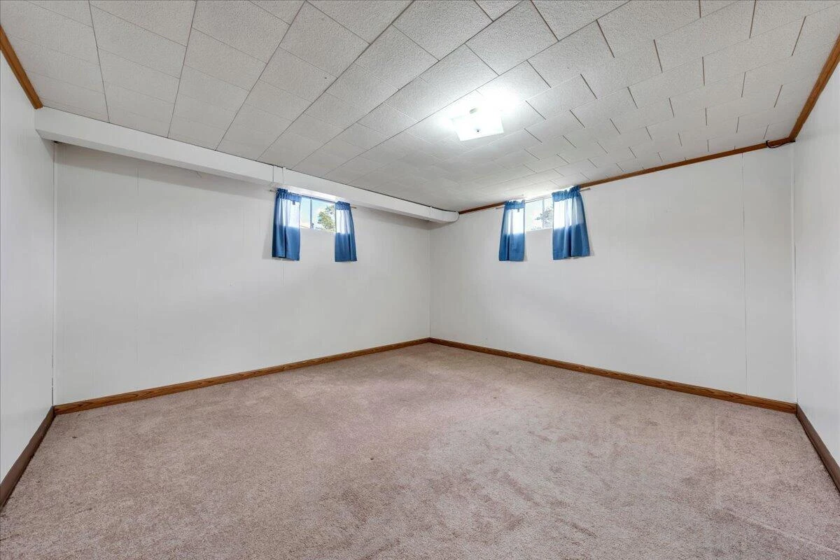 131 Maplelawn AVE NE - Photo 34