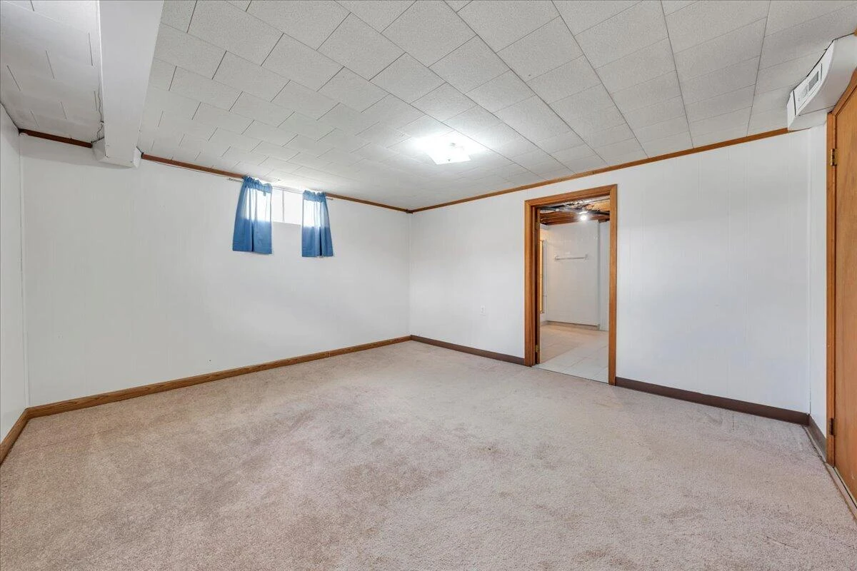 131 Maplelawn AVE NE - Photo 35