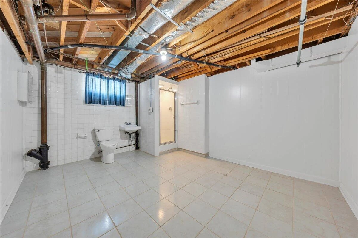 131 Maplelawn AVE NE - Photo 36