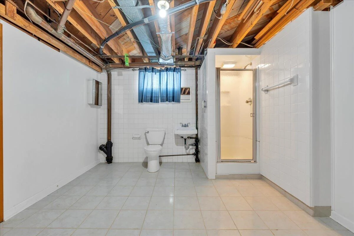 131 Maplelawn AVE NE - Photo 37